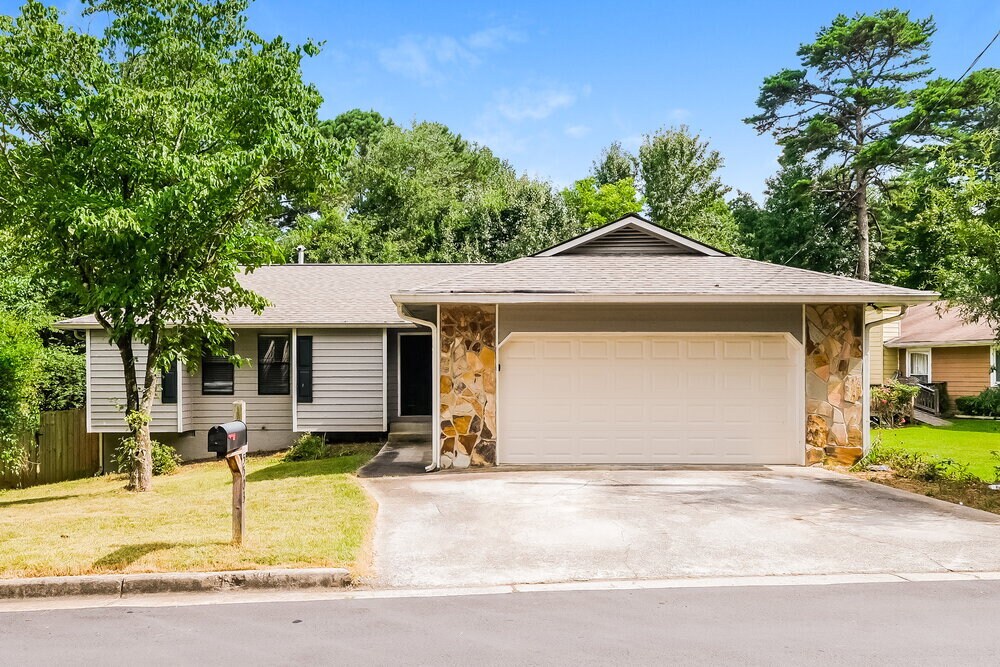 5503 Springwood Ln in Stone Mountain, GA - Building Photo