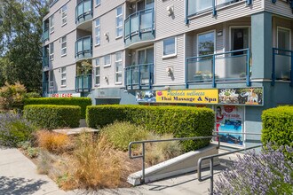 Oakview in Victoria, BC - Building Photo - Building Photo