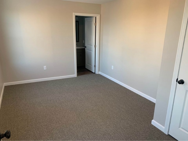 8 College Ave, Unit 2 in Gorham, ME - Building Photo - Building Photo