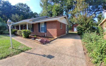 3733 Royal Crest Dr in Montgomery, AL - Building Photo - Building Photo