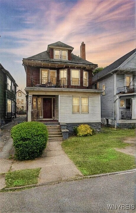 165 E Delavan Ave in Buffalo, NY - Foto de edificio