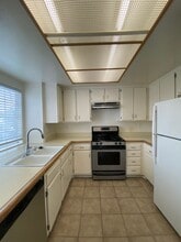 955 E 3rd St in Long Beach, CA - Foto de edificio - Building Photo