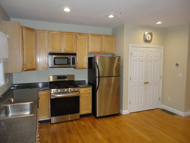 10 Amaranth Pl in Medford, MA - Building Photo - Building Photo