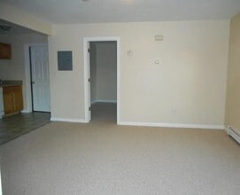 58 Kent St, Unit 3 in Quincy, MA - Foto de edificio - Building Photo