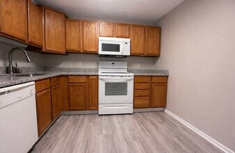 56 E 13th St in Waconia, MN - Building Photo - Building Photo