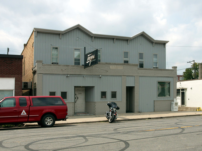 Garage Bar Apartments in Grand Rapids, MI - Foto de edificio - Building Photo