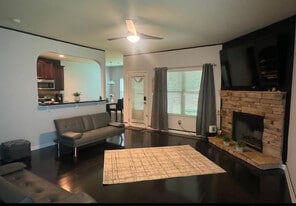 1592 Pressley Ln in Mcdonough, GA - Building Photo