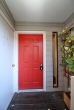 7545 N Edgewater St in Portland, OR - Building Photo - Building Photo