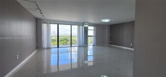 3701 N Country Club Dr, Unit 807 in Aventura, FL - Building Photo
