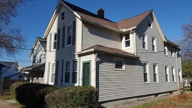 3408 Paris Ave-Unit -Up in Cleveland, OH - Foto de edificio - Building Photo