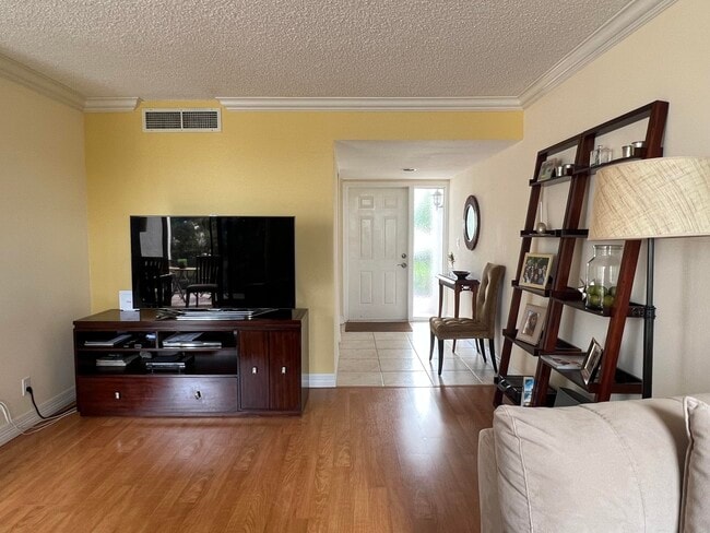 2104 Bridgewood Dr in Boca Raton, FL - Building Photo - Building Photo
