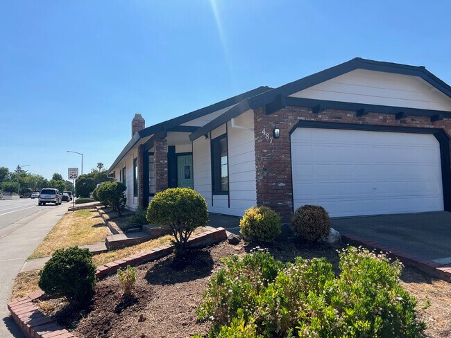 487 R St in Lincoln, CA - Building Photo - Building Photo
