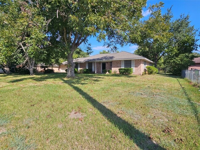 2605 B F Terry Blvd in Rosenberg, TX - Foto de edificio - Building Photo