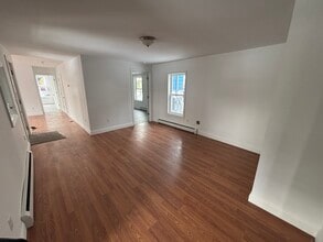 10 Amero Ct, Unit 1 in Gloucester, MA - Foto de edificio - Building Photo