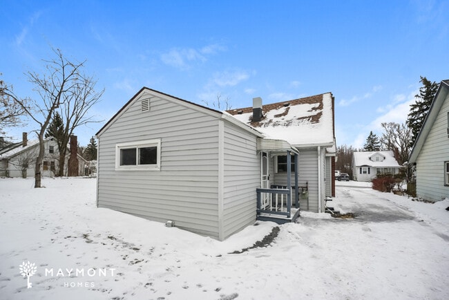 5508 Grasmere Ave in Maple Heights, OH - Building Photo - Building Photo