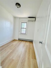 24-30 98th St in Queens, NY - Foto de edificio - Building Photo