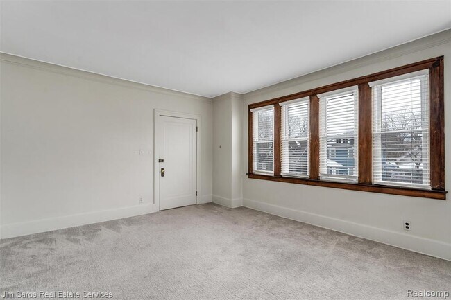 1308 Beaconsfield Ave in Grosse Pointe Park, MI - Foto de edificio - Building Photo