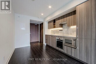 19-919 Bathurst St in Toronto, ON - Building Photo - Building Photo