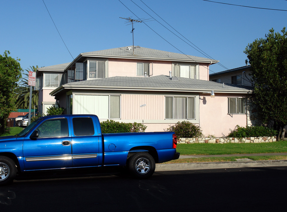 11955 Manor Dr in Hawthorne, CA - Building Photo