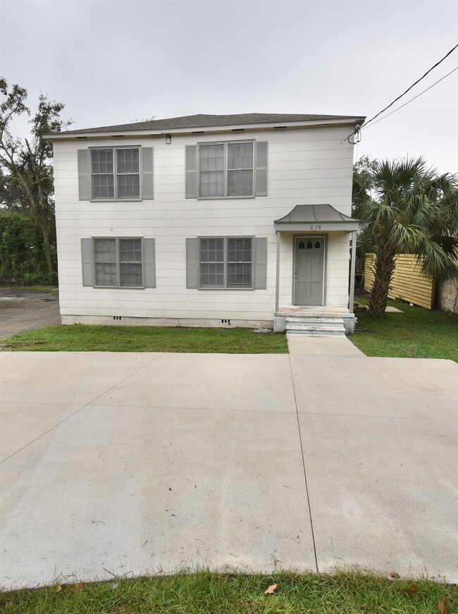 property at 219 E 6th Ave