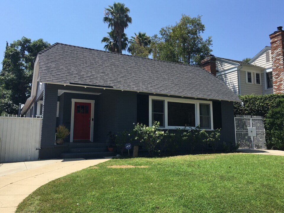 1345 N Genesee Ave in Los Angeles, CA - Building Photo