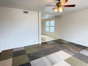 103 E Moerbe St in Thorndale, TX - Building Photo - Building Photo
