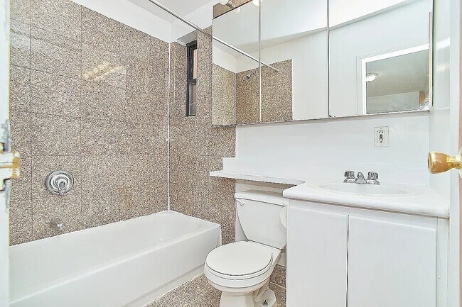 25 Thompson St in New York, NY - Building Photo - Building Photo