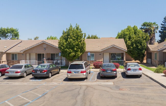 Willow Pointe Apartments in Riverbank, CA - Building Photo - Building Photo