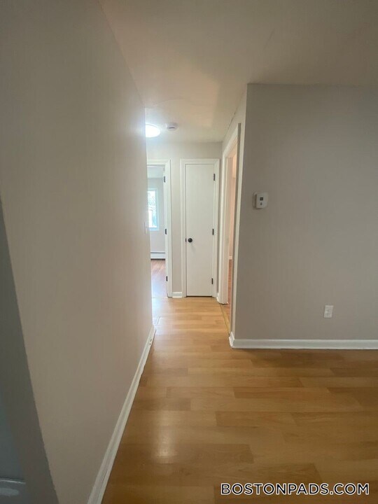 140 Willard St, Unit 9 in Lowell, MA - Building Photo