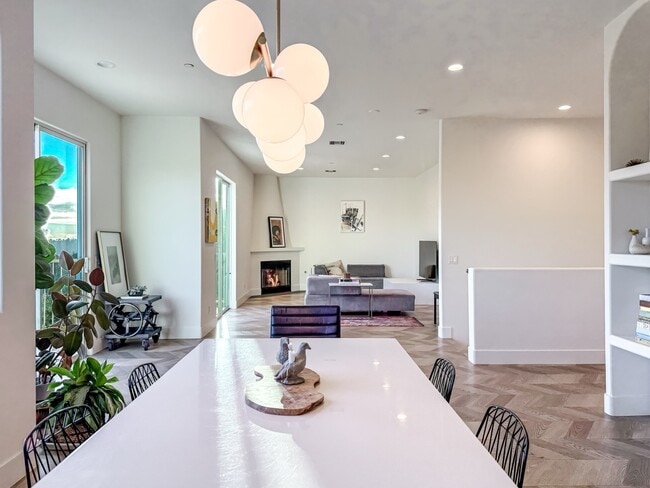 974 Nordica Dr in Los Angeles, CA - Building Photo - Building Photo