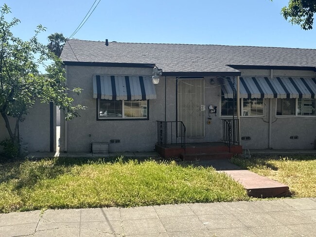 817-823 N Monroe St in Stockton, CA - Building Photo - Building Photo
