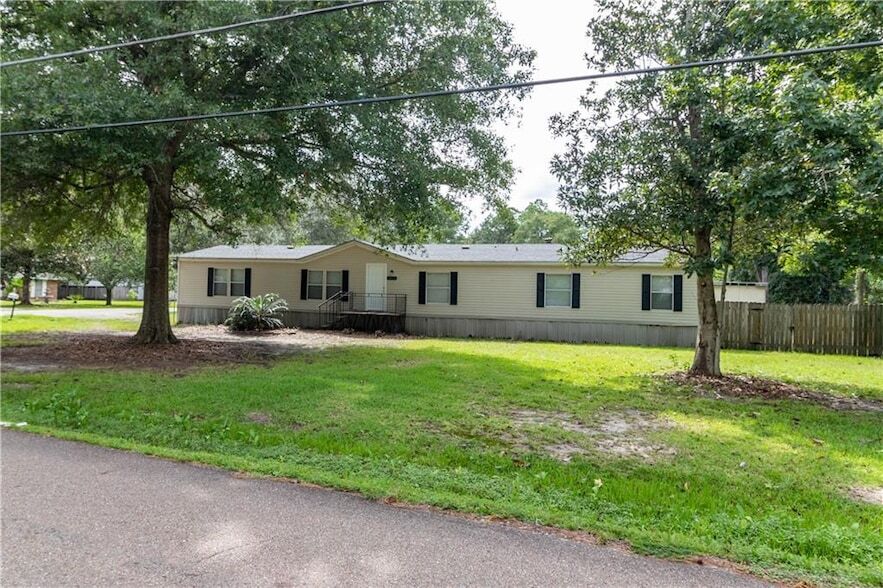 400 Jefferson Dr in Slidell, LA - Building Photo