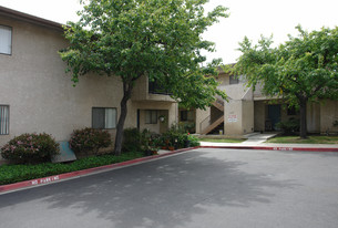 122-128 W Ramona St in Ventura, CA - Foto de edificio - Building Photo