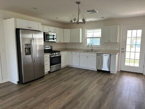 7511 Danford Pl in Okahumpka, FL - Building Photo - Building Photo
