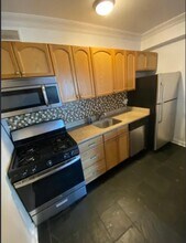 220 Pelham Rd in New Rochelle, NY - Building Photo - Building Photo