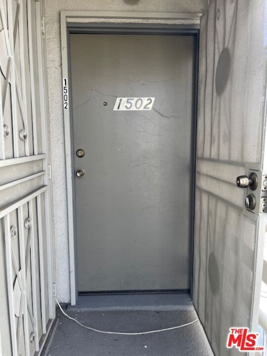 1502 N Kenmore Ave in Los Angeles, CA - Foto de edificio - Building Photo