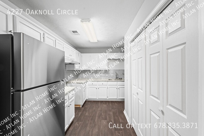 property at 4227 Oaknoll Cir
