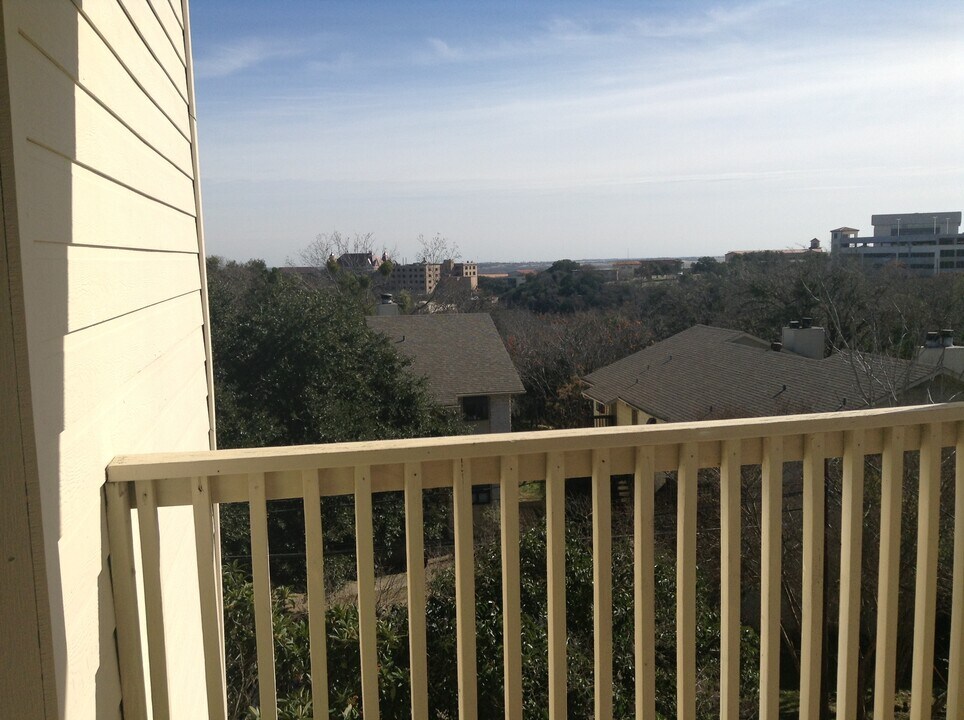 1013 Chestnut St, Unit D5 in San Marcos, TX - Building Photo