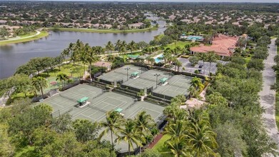 8457 Xanthus Ln in Wellington, FL - Foto de edificio - Building Photo