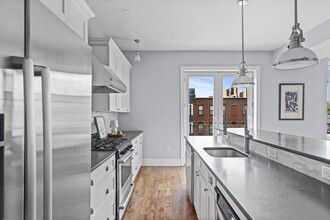 376 W Broadway, Unit 3 in Boston, MA - Building Photo - Building Photo