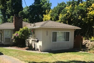 2505 NE 82nd St in Seattle, WA - Building Photo