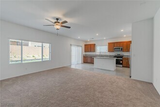 10325 S Bronco St in Las Vegas, NV - Building Photo - Building Photo