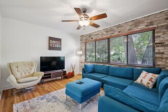 3901 Cherrywood Rd in Austin, TX - Building Photo - Building Photo