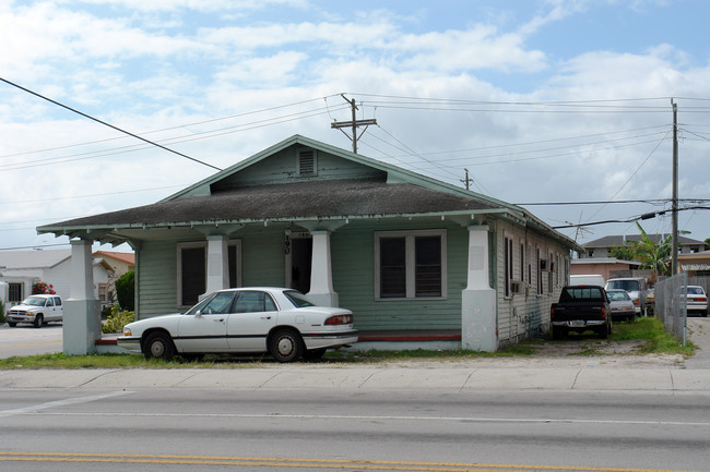 190 E 9th St in Hialeah, FL - Building Photo - Building Photo