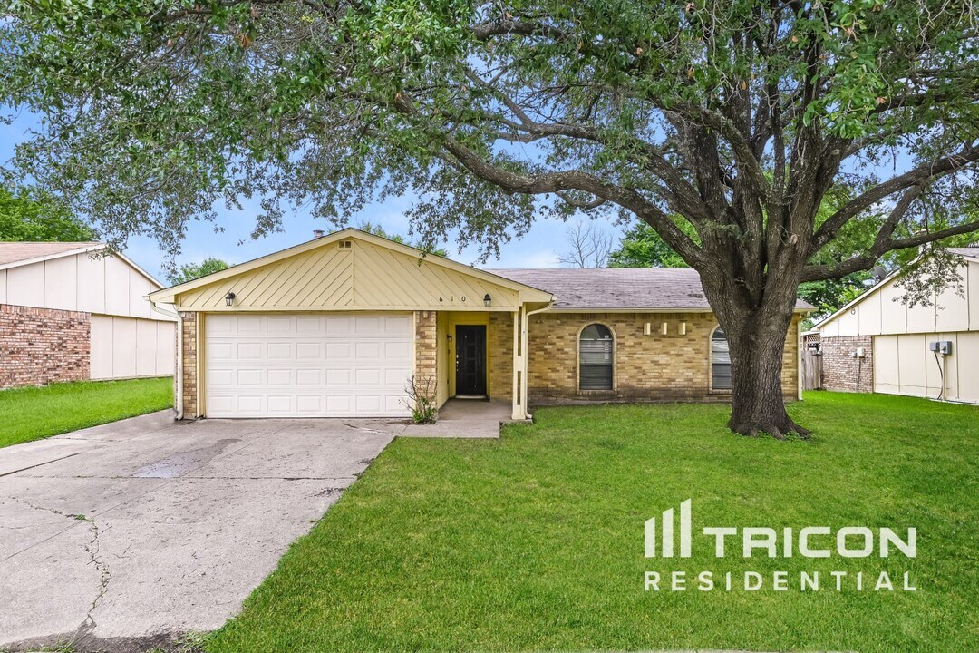 1610 Pilot Way in Garland, TX - Building Photo