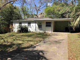 2404 Surrey St in Tallahassee, FL - Building Photo