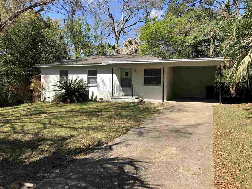 2404 Surrey St in Tallahassee, FL - Building Photo