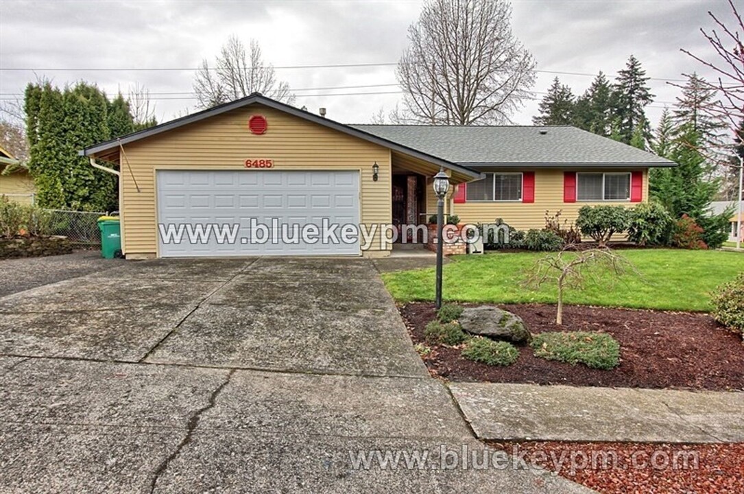 6485 SW Cherry Hill Ln in Beaverton, OR - Building Photo