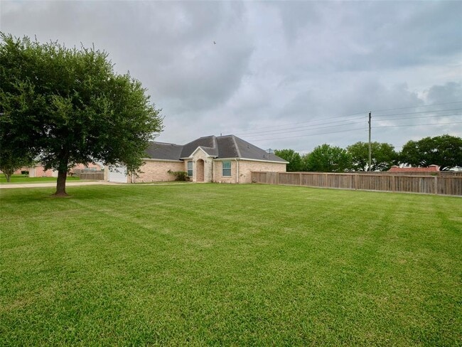 10611 Alex Dr in Needville, TX - Building Photo - Building Photo
