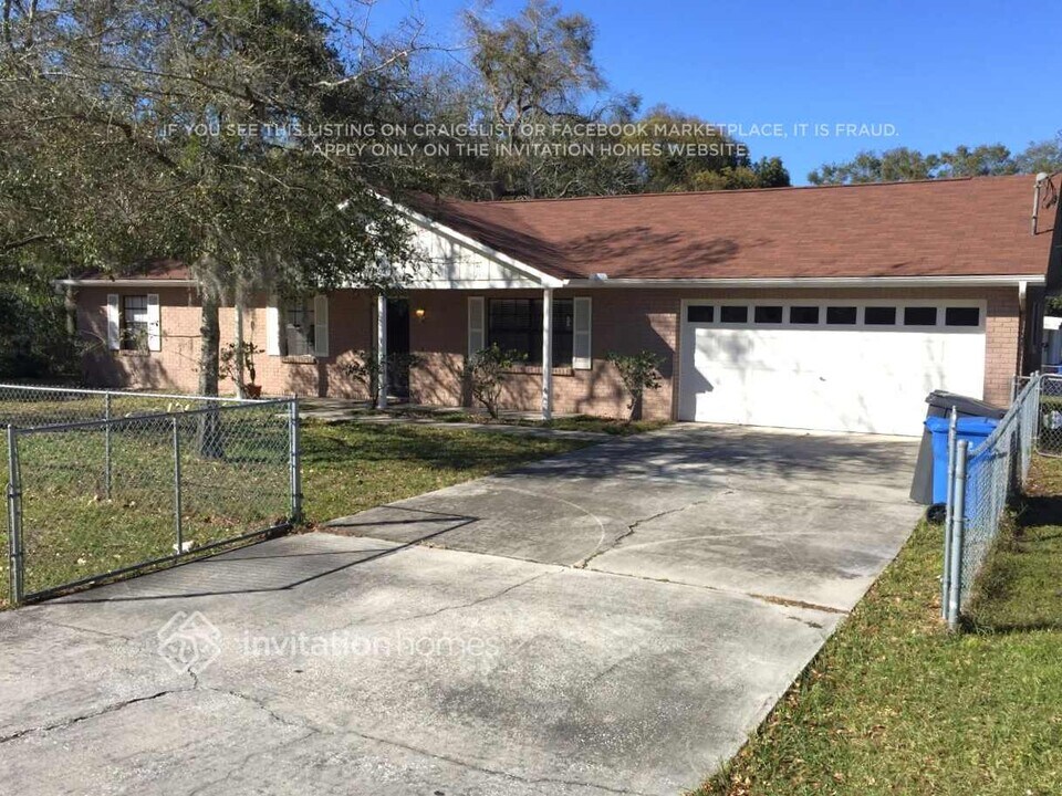 1402 Rowell St in Brandon, FL - Building Photo